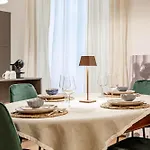 H11 The Queen's Ariston - Centro