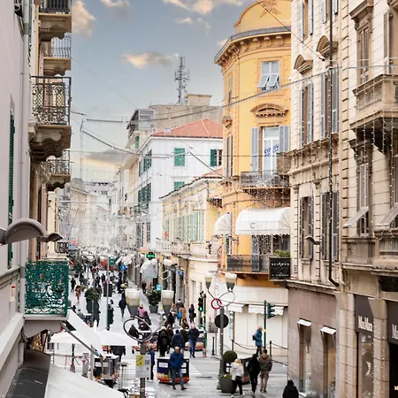 H11 The Queen's Ariston - Centro